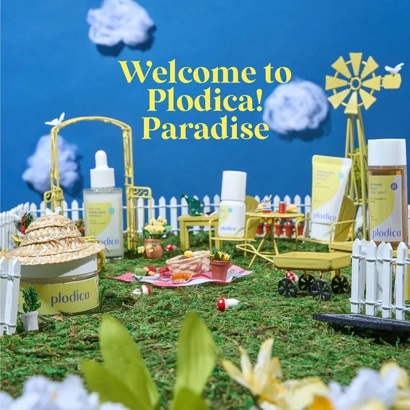 Miniature paradise garden set with windmill and Plodica products